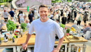 Am 13. August feiert der „ZDF-Fernsehgarten“ Kultschlager mit Stars wie Bernhard Brink, Patrick Lindner und Mark Keller. Auch kulinarisch geht’s um die beliebtesten Klassiker. Sternekoch Robin Pietsch präsentiert ein modernes Menü, inspiriert von traditionellen Rezepten seiner Großmutter. (Foto: Marcus Wanke)