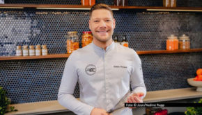 Bei Kabel Eins geht „Mein Lokal, Dein Lokal“ ab dem 24. November in eine neue Wettbewerbs-Woche. Spitzenkoch Robin Pietsch führt als Host durch das Geschehen, dass sich diesmal in fünf Restaurants im Ruhrgebiet abspielt. Schauplätze sind Duisburg, Dorsten und Oberhausen. Foto © Nadine Rupp