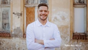 Robin Pietsch hat sich in seiner Heimatregion im Harz gleich mit zwei Restaurants jeweils einen der begehrten Michelin-Sterne erkocht. Nun würdigt ihn auch das Magazin „Falstaff“ in seinem erstmals erscheinenden deutschen Restaurant-Guide. Pietsch ist demnach der „Gastronom des Jahres“. (Foto: Ben Kruse)