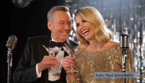 Für die Neuauflage seines Weihnachtsalbums hat Schlagerstar Roland Kaiser fünf neue Songs aufgenommen. Vorab als Single mitsamt Musikvideo ist sein Duett mit Entertainerin Michelle Hunziker erschienen. Gemeinsam interpretieren sie den US-Klassiker „Baby It`s Cold Outside“. (Foto: Paul Schirnhofer)