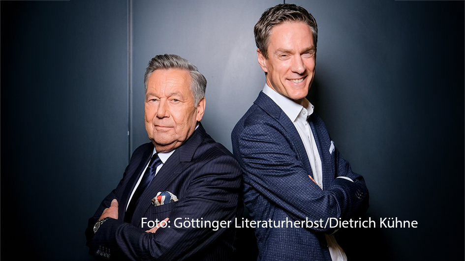 Am 4. November las Sänger Roland Kaiser im Rahmen des Göttinger Literaturherbstes einige Passagen seines im vergangenen April erschienenem Werk „Live – Das Roadbook“ vor. Gemeinsam mit Moderator Sven Lorig gab der Schlagerstar einen intensiven Einblick hinter die Kulissen seiner Musikkarriere. (Foto: Göttinger Literaturherbst/Dietrich Kühne)