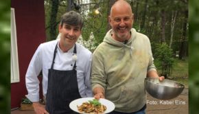 Nach Sachsen-Anhalt führt die heutige Tour von Zwei-Sterne-Koch Frank Rosin in der Doku-Soap „Rosins Restaurants“ auf Kabel Eins. Er soll dem Ausflugslokal „Wanderrast“ am Arendsee auf die Sprünge helfen. (Foto: Kabel Eins)