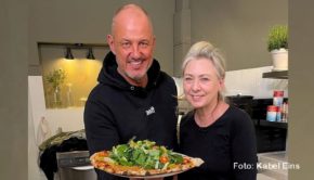 Mit ihrem Lokal „Die Pizzabäckerin“ in Hamburg scheint sich Nicole Harms zu viel vorgenommen zu haben. Spitzenkoch Frank Rosin versucht, sie in der neuen Folge von „Rosins Restaurants“ am heutigen 9. Juni in die richtige Spur zu bringen. (Foto: Kabel Eins)
