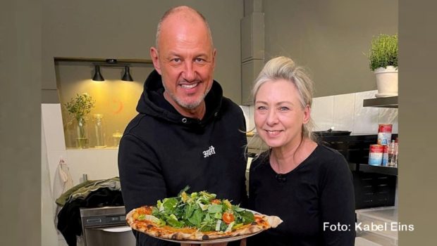 Mit ihrem Lokal „Die Pizzabäckerin“ in Hamburg scheint sich Nicole Harms zu viel vorgenommen zu haben. Spitzenkoch Frank Rosin versucht, sie in der neuen Folge von „Rosins Restaurants“ am heutigen 9. Juni in die richtige Spur zu bringen. (Foto: Kabel Eins)