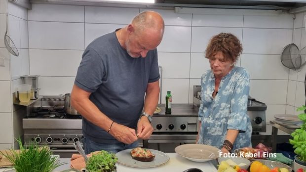 Obwohl die von Andrea Wittekindt betriebene Sportvereinsgaststätte in einem sehr belebten Ortsteil von Stuttgart liegt, bleiben die Gäste aus. Frank Rosin versucht, der Gastronomin in einer neuen Ausgabe seiner Doku-Soap „Rosins Restaurants“ zu helfen. Kabel Eins zeigt die Folge am 26. Januar. (Kabel Eins)