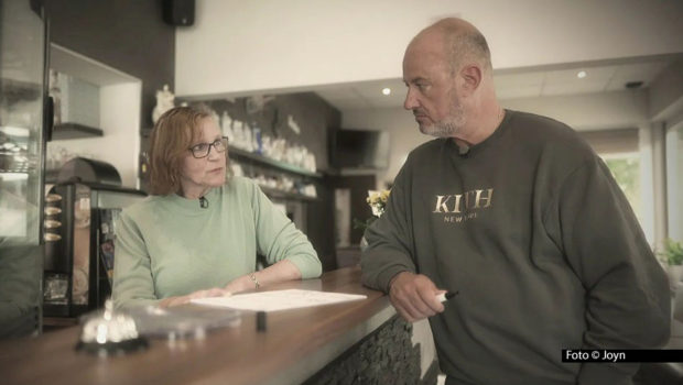 Die Hafenstadt Husum ist am 22. Mai bei Kabel Eins der Schauplatz einer neuen Folge der Doku-Soap „Rosins Restaurants“. Sternekoch Frank Rosin und sein Team wollen der Betreiberin von „Heike’s Fritten Eck“ helfen. Doch das entpuppt sich in vielerlei Hinsicht als anspruchsvolle Aufgabe. Foto © Joyn