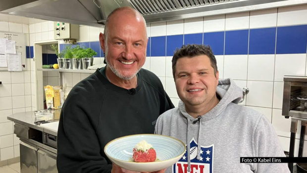Die erste neue Folge von „Rosins Restaurants“ im Jahr 2025 führt Sternekoch und Gastro-Coach Frank Rosin mit seinem Team nach Erfurt. Küchenchef Andreas und Inhaberin Denise brauchen für ihr Restaurant „Il Cortile“ neue Impulse. Zu sehen gibt’s das Ganze am 15. Mai auf Kabel Eins. Foto © Kabel Eins