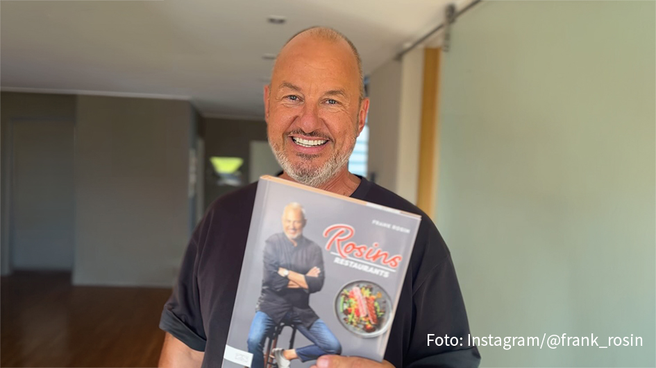 Sterne- und TV-Koch Frank Rosin trifft mit „Rosins Restaurants“ regelmäßig den Nerv des Fernsehpublikums – und landete nun mit dem gleichnamigen Buch auf der Nominierungsliste des Deutschen Kochbuchpreises. Gewinnt er in der Kategorie Publikumspreis? Das Voting läuft. (Foto: Instagram/@frankrosin)