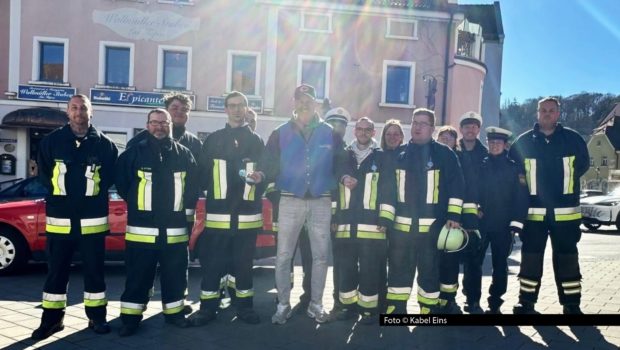Am 9. Oktober ist Frank Rosin wieder im Einsatz: In einer neuen Folge von „Rosins Restaurants – Ein Sternekoch räumt auf!“ nimmt er sich die Wallmüllerstuben im bayerischen Treuchtlingen vor. Dabei bekommt er tatkräftige Unterstützung aus dem Ort und von einem prominenten Gast. Foto © Kabel Eins