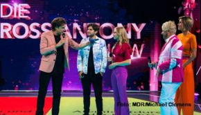 In seiner Samstagabend-Show im MDR und SWR Fernsehen erhält Entertainer Ross Antony am 24. September wieder Unterstützung von Sidekick und Spielleiter Matze Knop. Musikalische Gäste sind u.a. Anna-Maria Zimmermann, Beatrice Egli, Eloy de Jong, Oli.P und Fantasy. (MDR/Michael Clemens)