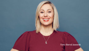 In der neuesten Ausgabe des „Tagesspiegel“-Podcasts „Eine Runde Berlin“ ist Moderatorin Ruth Moschner zu Gast. Mit „Tagesspiegel“-Redakteurin Ann-Kathrin Hipp fährt sie in der Berliner Ringbahn insgesamt 27 Stationen durch die Bundeshauptstadt. (Foto: Bernd Jaworek)