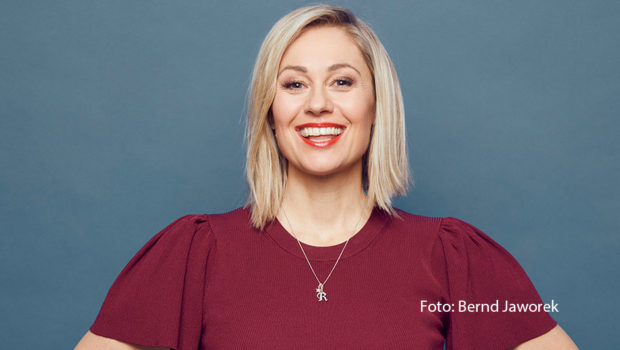 In der neuesten Ausgabe des „Tagesspiegel“-Podcasts „Eine Runde Berlin“ ist Moderatorin Ruth Moschner zu Gast. Mit „Tagesspiegel“-Redakteurin Ann-Kathrin Hipp fährt sie in der Berliner Ringbahn insgesamt 27 Stationen durch die Bundeshauptstadt. (Foto: Bernd Jaworek)