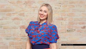 Moderatorin Ruth Moschner ist in der neuen Folge des Podcasts „(K)ein Kinderwunsch“ zu Besuch. Gemeinsam mit Gastgeberin Verena Kleinmann spricht sie offen darüber, warum sie für sich nie den Wunsch hatte, Mutter zu werden. Das ganze Gespräch ist ab sofort in der ARD-Audiothek verfügbar. Foto © Bernd Jaworek