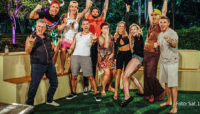 Heute checken elf Promis im „Club der guten Laune“ ein. Sat.1 zeigt die gleichnamige Reality-Show immer mittwochs um 20:15 Uhr. Zu den Clubmitgliedern gehören u.a. Martin Semmelrogge, Jenny Elvers, Marc Terenzi und Sebastian Fobe. (Foto: Sat.1)