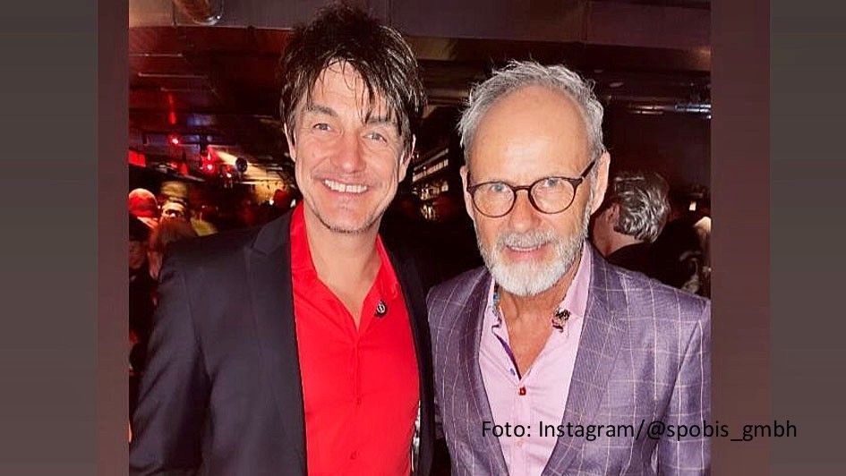 Der sportbegeisterte Comedian und Moderator Matze Knop durfte am 30. Januar beim „Charity Opening“ zum Sportbusiness-Kongress SPOBIS Conference den Instagram-Kanal des Ausrichters übernehmen. U.a. führte er dabei auch ein Gespräch mit TV-Journalist Reinhold Beckmann, für dessen Verein „NestWerk“ Spenden gesammelt wurden. (Foto: Instagram/@spobis_gmbh)