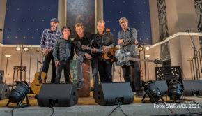 Das waren die wilden 80er! Das Erste zeigt am 13. April eine Dokumentation über Die Toten Hosen in Ostberlin. Der von ECO Media im Auftrag des SWR produzierte Film beleuchtet die Anfänge der Band mit exklusiven Aufnahmen von illegalen Geheimkonzerten in der Hauptstadt der DDR. (Foto: SWR/UBL 2021)