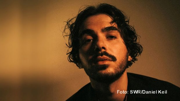Die 27. Ausgabe des SWR3 New Pop Festival findet vom 15. bis 17. September in Baden-Baden statt. Zum Auftakt tritt die deutsche Electro-Pop-Band ClockClock um Sänger Bojan Kalajdzic auf. Weitere Konzerte mit aufstrebenden Acts wie Sam Ryder, Leony, Malik Harris und Joy Crookes folgen. (Foto: SWR/Daniel Keil)