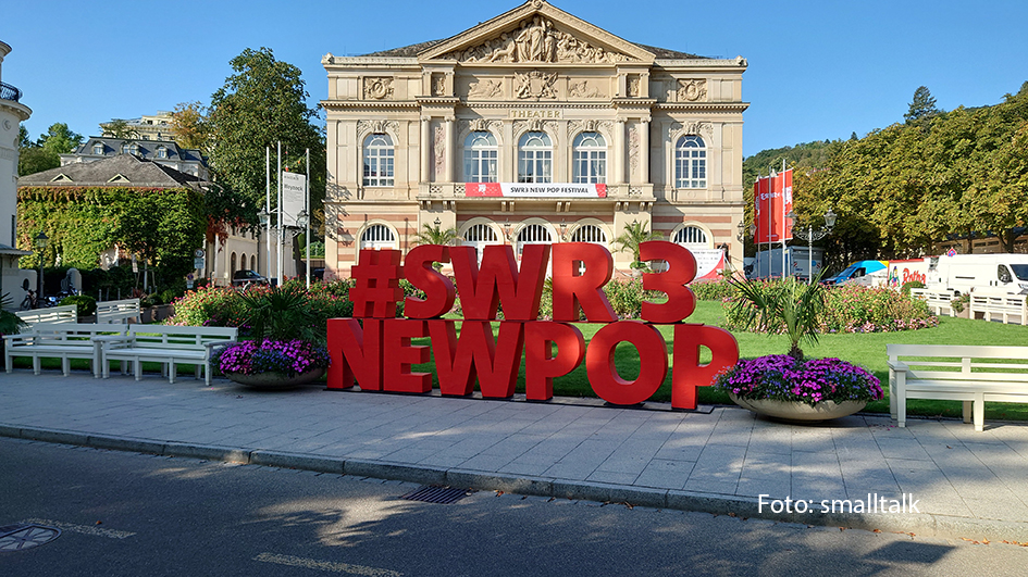 Ab dem 14. September wird Baden-Baden wieder für drei volle Tage zur New Pop City. Das SWR3 Musik-Festival startet am Freitag mit dem Auftritt von Singer-Songwriter Kamrad und endet am Samstagabend mit der großen „New Pop Cupra DJ Night“. (Foto: smalltalk)