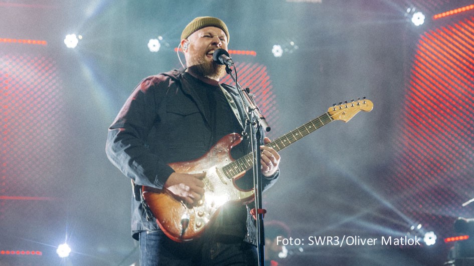 Alle zehn Einzelkonzerte des SWR3 New Pop Festivals 2024, darunter auch die „Homecoming“-Show von Singer-Songwriter Tom Walker, waren ausverkauft. Der Preis für den besten Newcomer-Act ging in diesem Jahr an die Londoner Band The Last Dinner Party. (Foto: SWR/Oliver Matlok)
