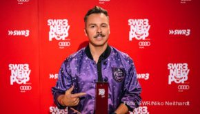 Erstmals seit 2019 konnte das SWR3 New Pop Festival in Baden-Baden wieder in vollem Umfang stattfinden. Mehr als 40.000 Fans kamen laut Angaben der Ausrichter zu den Veranstaltungen in Baden-Baden. Dabei konnte sich Purple Disco Machine über den „SWR3 New Pop Award“ freuen. (Foto: SWR/Niko Neithardt)