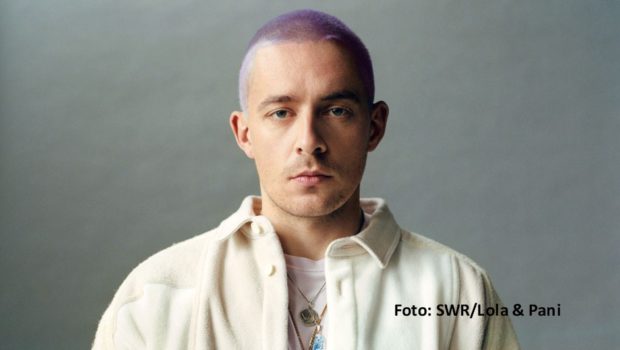 Noch in dieser Woche beginnt der Ticketverkauf für die 28. Ausgabe des SWR3 New Pop Festival, das vom 14. bis 16. September in Baden-Baden stattfindet. Als Rückkehrer tritt der mittlerweile weltbekannte irische Singer-Songwriter Dermot Kennedy auf. (Foto: SWR/Lola & Pani)