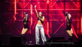 Am 11. April stieg in Amsterdam die größte ESC Pre-Party vor dem großen Finale im Mai. Auch der deutsche Act war dabei: Sängerin Sarah Engels präsentierte ihren Song „Fire“ und stellte sich beim Presse-Event den Fragen der europäischen Medien. (Foto © @photos.by.annemarie/@serge.hasperhoven)