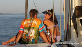 Seit dem 30. August gibt’s die neueste Sommer-Single von Sarah Engels überall zum Streamen. Passend zum Song „Mit dir“ liefert die Sängerin auch gleich das Musikvideo, dass seit dem Mittag auf ihrem Youtube-Kanal zu finden ist. (Foto: Ariola/Sony Music)