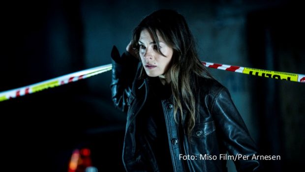 Nach der dritten zeigt MagentaTV auch die viertel Staffel der dänischen Krimiserie „Schatten der Vergangenheit“ exklusiv in Deutschland. Als Starttermin hat der Telekom-Streamingdienst den 1. Januar 2025 angekündigt. Natalie Madueño spielt wieder die Hauptrolle als Profilerin Louise Bergstein. (Foto: Miso Film/Per Arnesen)