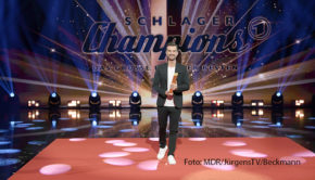 Nach Corona-bedingter Pause kehrt am 13. Januar Florian Silbereisen mit „Schlagerchampions – Das große Fest der Besten“ zurück in die Primetime der ARD. Beim Schlager-Gipfeltreffen geben sich u.a. Helene Fischer, Howard Carpendale, Andrea Berg sowie Sarah Engels im Duett mit Joel Brandenstein die Ehre. (Foto: MDR/JürgensTV/Beckmann)