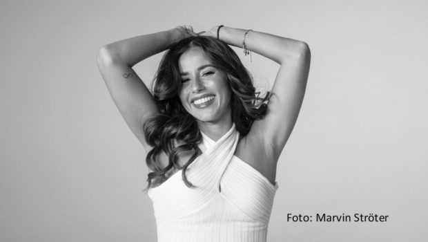 Die „Schlagernacht des Jahres“-Reihe zählt in diesem musikalischen Genre alljährlich zu den größten und beliebtesten Events. Am 2. März steht in Hannover der Auftakt zur Saison 2024 an. Mit dabei sind 15 Acts, darunter Sarah Engels, Vanessa Mai, Matthias Reim, Mickie Krause und Michael Holm. (Foto: Marvin Ströter)