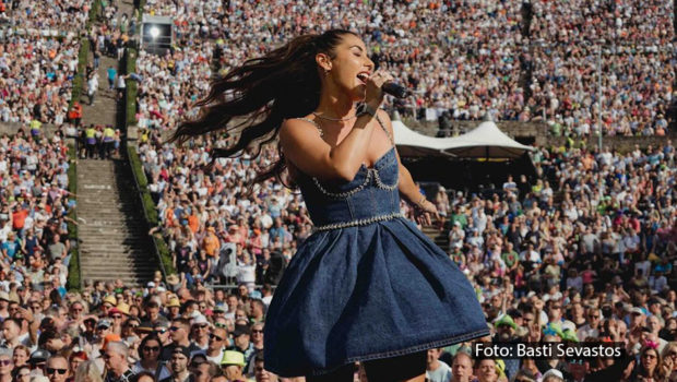 RTLup zeigt am 24. Juli, ab 20:15 Uhr die „Schlagernacht des Jahres 2024“, die im Juni in der Berliner Waldbühne stattfand. Das Event wird von Steffi Brungs und Norman Langen moderiert und bietet Auftritte von Stars wie Vanessa Mai, Sarah Engels, Vicky Leandros, DJ Ötzi, und vielen mehr. (Foto: RTL/Basti Sevastos )