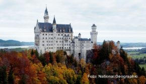 Vor mehr als 150 Jahren begannen die Bauarbeiten an Schloss Neuschwanstein bei Füssen. Zuletzt wurde das „Märchenschloss“ von König Ludwig II. aufwendig restauriert. National Geographic hat das Mammutprojekt für die deutsche Doku-Eigenproduktion „Die Geheimnisse von Neuschwanstein“ begleitet. Premiere ist am 25. September. (Foto: National Geographic)
