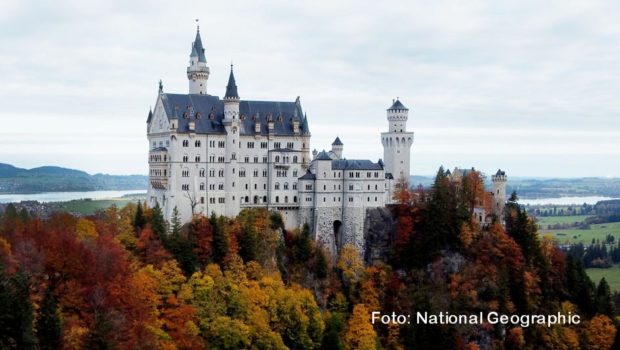 Vor mehr als 150 Jahren begannen die Bauarbeiten an Schloss Neuschwanstein bei Füssen. Zuletzt wurde das „Märchenschloss“ von König Ludwig II. aufwendig restauriert. National Geographic hat das Mammutprojekt für die deutsche Doku-Eigenproduktion „Die Geheimnisse von Neuschwanstein“ begleitet. Premiere ist am 25. September. (Foto: National Geographic)