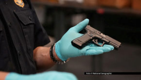 Die zehnte Staffel der Doku-Serie „Schmugglern auf der Spur“ ist ab 27. Februar als deutsche TV-Premiere bei National Geographic zu sehen. Sie begleitet die zuständigen US-Behörden beim täglichen Kampf gegen die illegale Einfuhr von Drogen, Waffen, gestohlenen Kulturgütern und vielem mehr. (Foto © National Geographic)