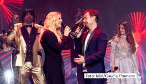 Barbara Schöneberger und Florian Silbereisen, hier bei einem musikalischen Auftritt im Rahmen des ESC-Vorentscheids 2023, moderieren in diesem Jahr erstmals gemeinsam die „Goldene Henne“. Die 30. Ausgabe des Publikumspreises von MDR und „Superillu“ findet am 15. November in Leipzig statt. (Foto: NDR/Claudia Timmann)