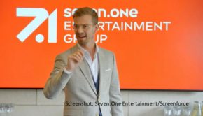 Im Präsentationsfilm von Seven.One Entertainment bei den Screenforce Days versuchte sich Joko Winterscheidt eher erfolglos als Berater. Im Programm der neuen ProSieben-Saison wird er aber wieder eine wichtige Rolle spielen. Sat.1 kündigte u.a. eine Ärztinnen-Serie für den Vorabend an. (Foto: Seven.One Entertainment/Screenforce)