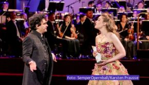 Der SemperOpernball in Dresden, bei dem u.a. Weltstar Rolando Villazón und CHOROS-Preisträgerin Nikola Hillebrand auftraten, war beim TV-Publikum und auch bei den Gästen vor Ort ein voller Erfolg. Für die nächste Ausgabe des Klassik-Events im Jahr 2025 hat bereits der Vorverkauf begonnen. Foto © SemperOpernball/Karsten Prausse