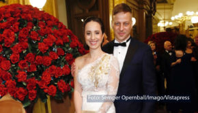 Schauspielerin Stephanie Stumph moderiert den Dresdener Semper-Opernball im Februar gemeinsam mit Tom Wlaschiha. Das traditionelle Mitternachtskonzert geben Giovanni Zarrella und seine Band. (Foto: Semper Opernball/Imago/Vistapress)