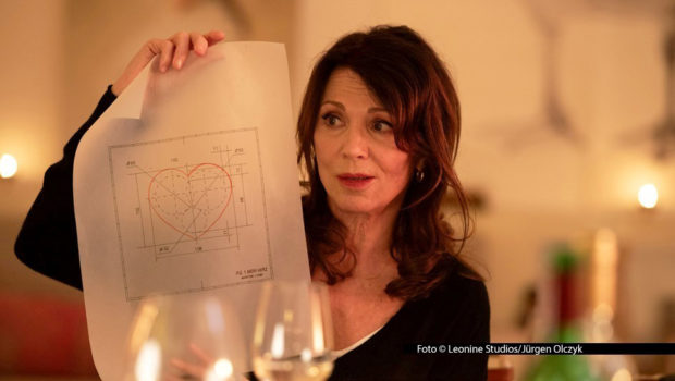 Schauspielerin Iris Berben kommt noch in diesem Monat als Hauptdarstellerin der Komödie „Ein fast perfekter Antrag“ in die Kinos. Zuvor wird sie noch am 6. Februar beim SemperOpernball in Dresden mit dem Choros Award ausgezeichnet. Das MDR Fernsehen überträgt die Veranstaltung live. (Foto © Leonine Studios/Jürgen Olczyk)