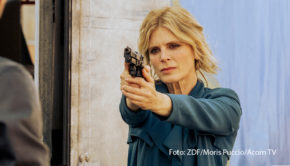 Ende März geht’s mit der neuen Serie „Signora Volpe“ auf Verbrecherjagd durch Italien. Ab Ostersonntag zeigt das ZDF immer sonntags eine neue Folge des Krimi-Dramas, in dem die britische Schauspielerin Emilia Fox die Titelrolle übernimmt. (Foto: ZDF/Moris Puccio/Acorn TV)