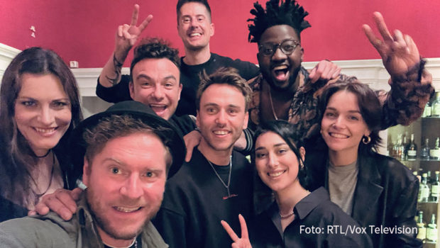 Im nächsten Frühjahr zeigt Vox die 9. Staffel der mit dem Deutschen Fernsehpreis ausgezeichneten Musikshow „Sing meinen Song“. Mit dabei sind neben Gastgeber Johannes Oerding u.a. Clueso, Elif, Nightwish-Sängerin Floor Jansen und Kelvin Jones. (Foto: RTL/Vox Television)