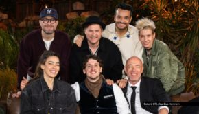 Singer-Songwriter Johannes Oerding lädt ab dem 14. April zur neuen Staffel der Vox-Musikshow „Sing meinen Song“ ein. Zur „Tauschkonzert“-Besetzung gehören diesmal Mark Forster, Giovanni Zarrella, Deine Cousine, Frida Gold-Sängerin Alina Süggeler, Tream und Unheilig-Frontmann Der Graf. Foto © RTL/Markus Hertrich