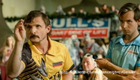 Im Vorfeld der offiziellen Eröffnung des Film Festival Cologne findet am morgigen 21. Oktober der „European Series Day“ statt. Vorgestellt werden u.a. auch neue deutsche Serien wie die für Sky produzierte Comedy „Die Wespe“ mit Florian Lukas und Leonard Scheicher. (Foto: N. Klier/picture alliance/gbrci/Geisler)