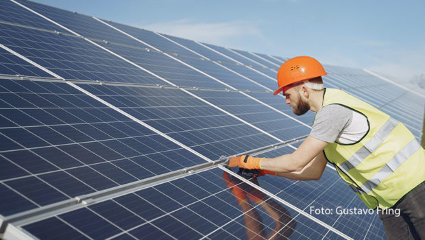 Der frühere Endemol-Chef Borris Brandt setzt sich für mehr Solar-Energie in Deutschland ein. Zum Earth Day am 22. April stellt er das Konzept der Hamburger Firma Home of Solar vor. Demnach ist Solarenergie auch für kleine und mittlere Unternehmen ein profitables Geschäft. (Foto: Gustavo Fring)