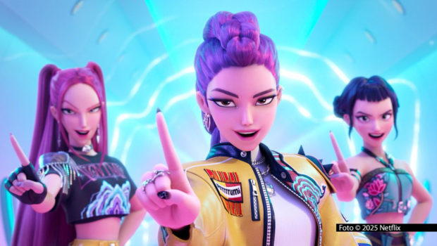 Die fiktive Girlgroup Huntrix aus dem Netflix-Erfolgsfilm „KPop Demion Hunters“ stürmt mittlerweile auch die Musikcharts. GfK Entertainment hat jetzt den Song „Golden“, der aktuell Platz 1 der Single-Hitliste belegt, zum offiziellen Sommerhit 2025 in Deutschland gekürt. Foto © 2025/Netflix