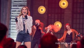 Sechs Prominente, die ansonsten überwiegend auf anderem Terrain tätig sind, treffen sich ab 14. März bei Vox zum Gesangs-Wettbewerb. Beim von Janin Ullmann moderierten „Song Clash“ greifen u.a. Annett Möller, Mirja Boes, Claire Oelkers und Nelson Müller zum Mikro. (Foto: RTL/Frank Dicks)
