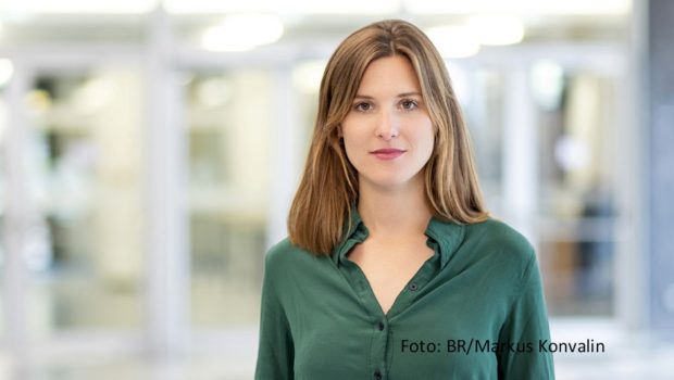 Die neueste Ausgabe von „Maischberger“ ist am 8. Oktober im Ersten zu sehen. Zu Gast ist die mit dem Deutschen Fernsehpreis ausgezeichnete ARD-Korrespondentin Sophie von Tann, die über den Terrorangriff der Hamas auf Israel vor genau einem Jahr spricht. (Foto: BR_Markus-Konvalin)