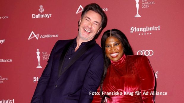 Zum 26. Mal vergab die Ad Alliance den Spa Award, u.a. an prominente Persönlichkeiten wie Elyas M’Barek und Palina Rojinski. Durch die Gala in Kitzbühel führten Marco Schreyl und Annika Lau. Als prominente Gäste feierten Motsi Mabuse, Rúrik Gíslason, Nazan Eckes, Jana Ina Zarrella u.v.m. mit. (Foto: Franziska Krug für Ad Alliance)