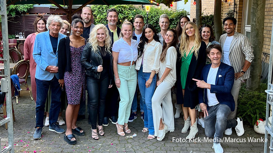 Zum traditionellen Spargelessen der Kick-Media AG kamen gestern zahlreiche Prominente und Medienmanager nach Köln. Vorstand Alexander Elbertzhagen sowie Vorstandskollegin und Pool Position Management-Chefin Petra Mauß begrüßten Gäste wie Sarah Engels, Marco Schreyl, Laura Karasek, Matze Knop u.v.a. (Foto: Kick-Media/Marcus Wanke)