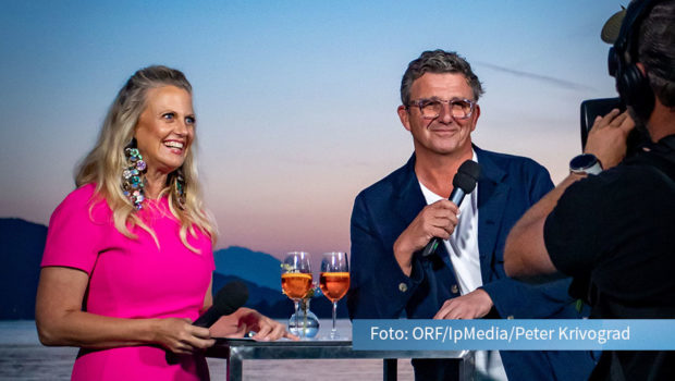 Am Samstag feierte die „Starnacht am Wörthersee“ mit ihrer parallelen Ausstrahlung im ORF 2 und im Ersten ihre Eurovisionspremiere. Das Moderations-Duo Barbara Schöneberger und Hans Sigl konnte sich dabei über eine hervorragende Quote sowohl in Deutschland als auch in Österreich freuen. (Foto: ORF/Ip Media/Peter Krivograd)